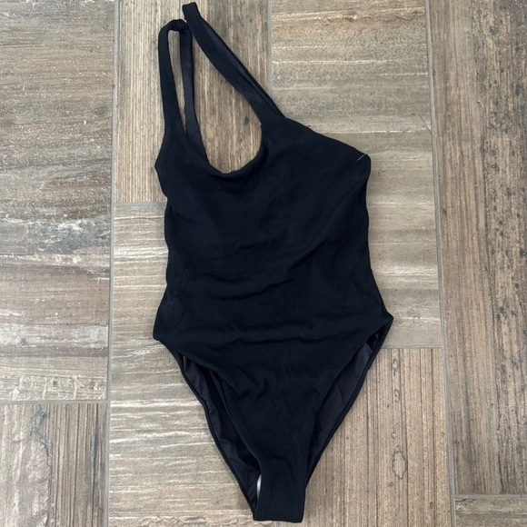 L*Space Phoebe One Piece in Black Ribbed One Shoulder Size 4 New - Picture 3 of 6